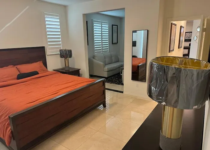 Luxury 1200 Sqft 1Bdrm Retreat With Den