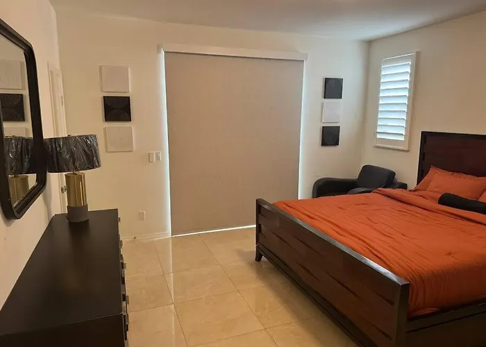 Luxury 1200 Sqft 1Bdrm Retreat With Den